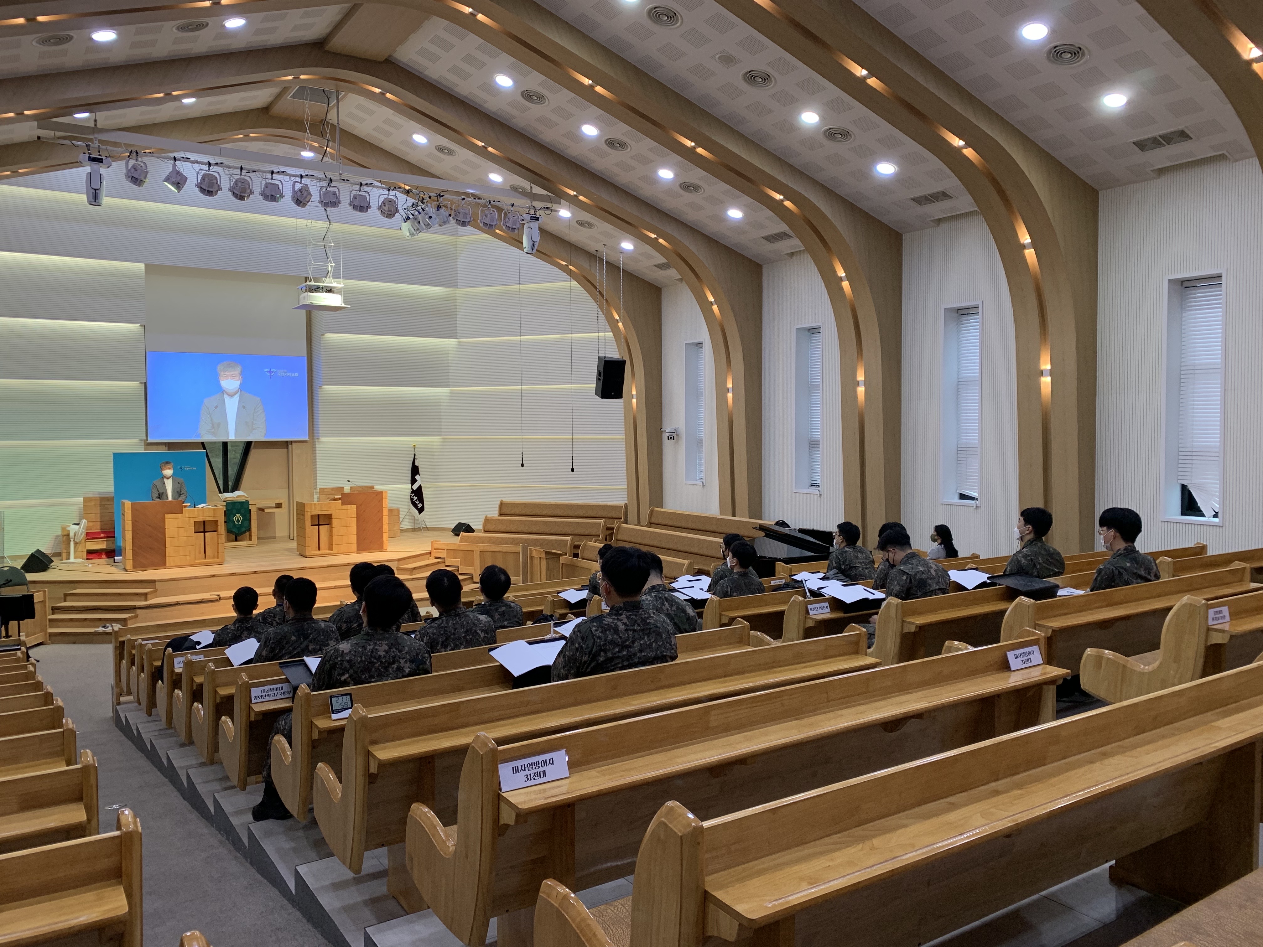 22-06-23 개회예배.jpg