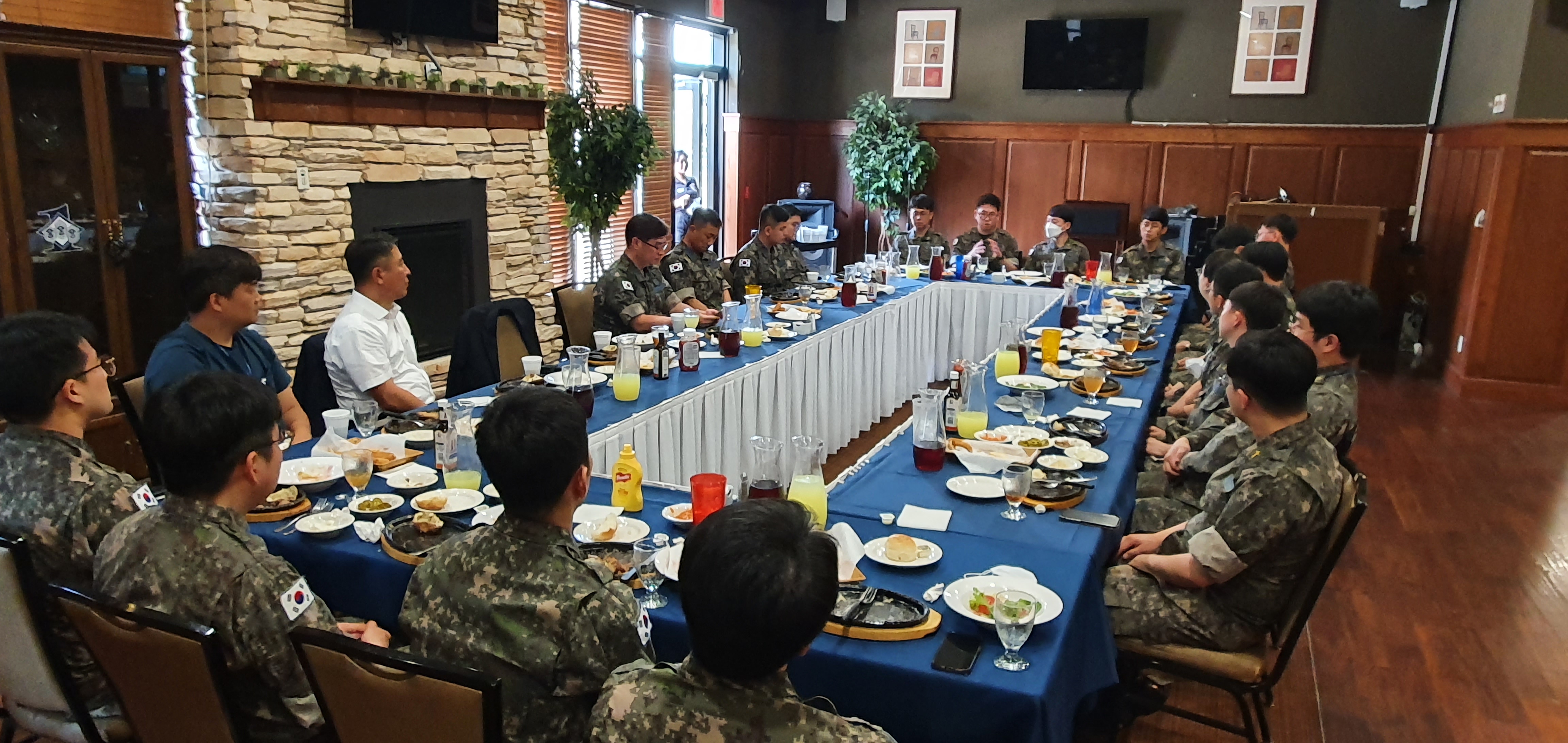 22-06-24 오찬 후 소감발표.jpg