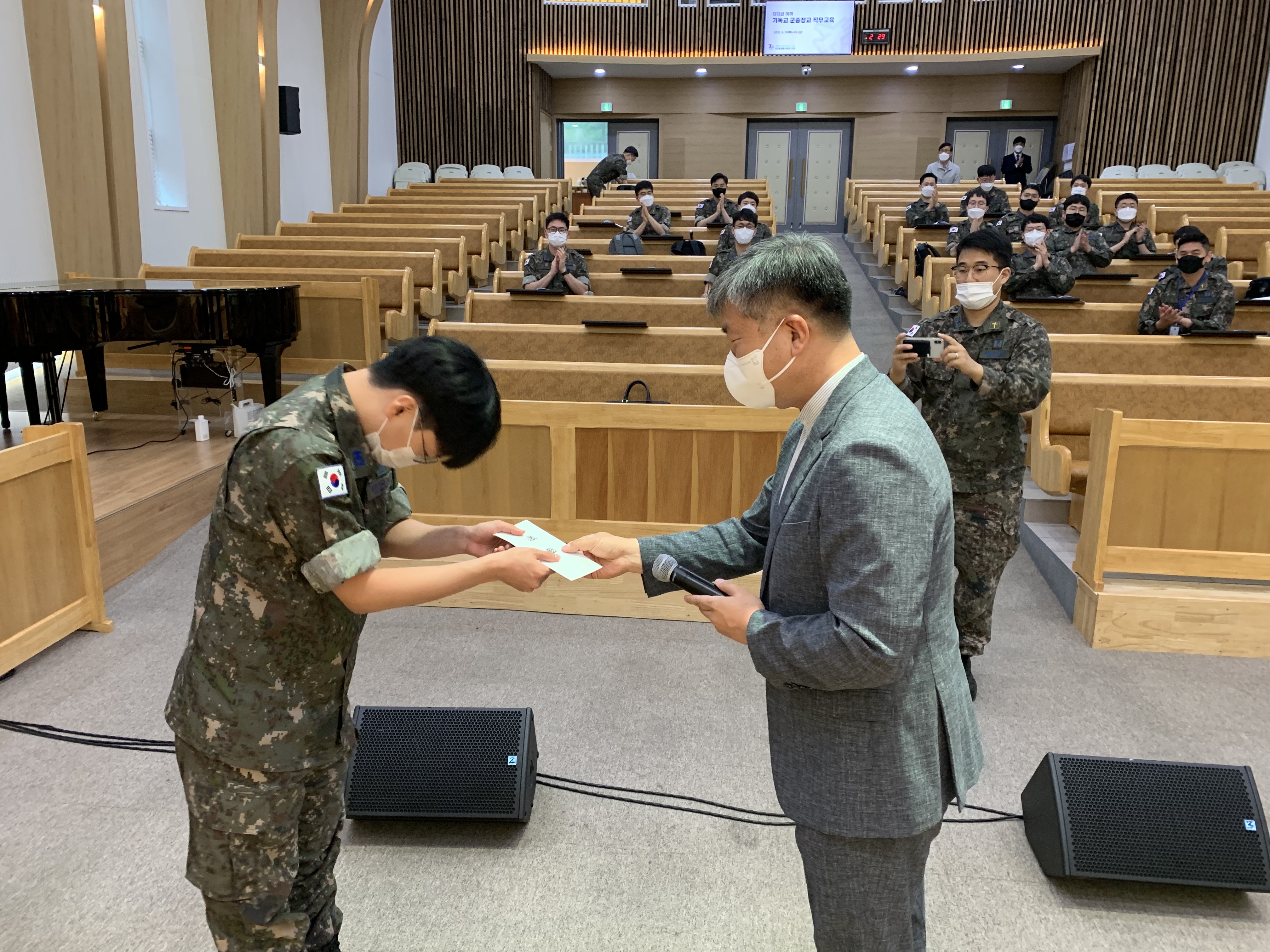 22-06-23 목사단장 격려 1.jpg